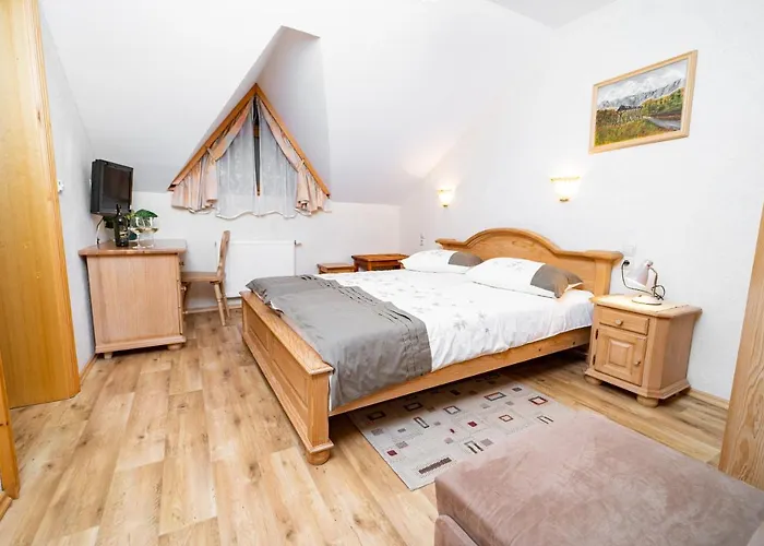 Mocivnik Πανσιόν Okroglice