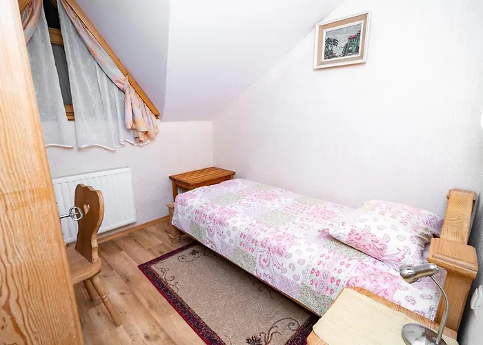 Mocivnik Πανσιόν Okroglice