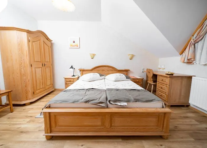 Mocivnik Πανσιόν Okroglice