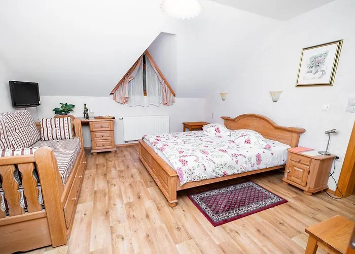 Πανσιόν Mocivnik Okroglice