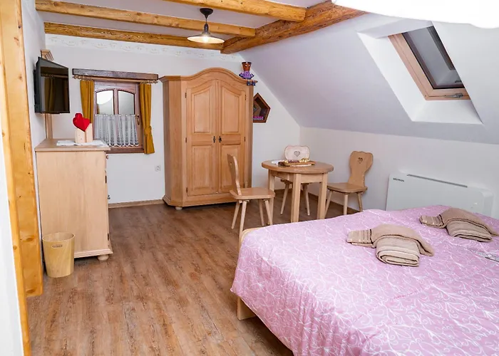 Mocivnik Πανσιόν