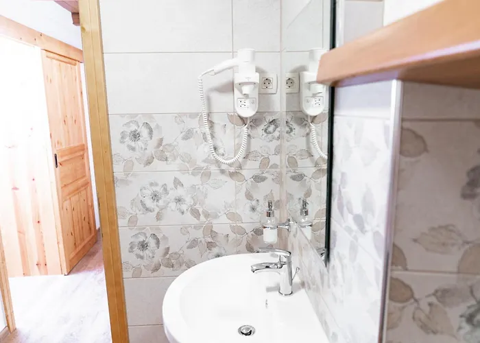 Mocivnik Πανσιόν Okroglice