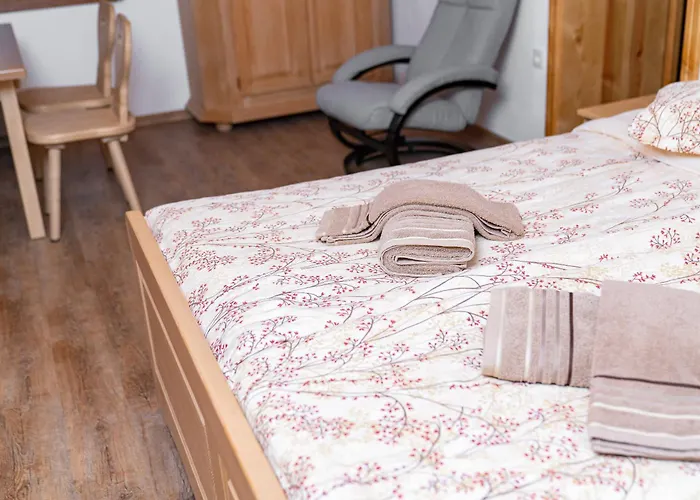 Mocivnik Πανσιόν Okroglice