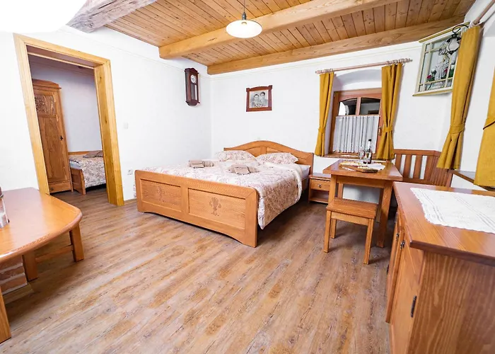 Mocivnik Πανσιόν 3*