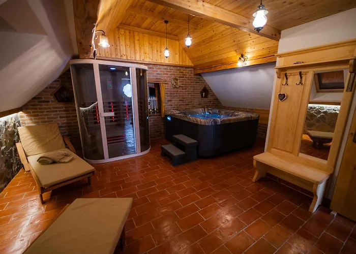 Mocivnik Πανσιόν Okroglice