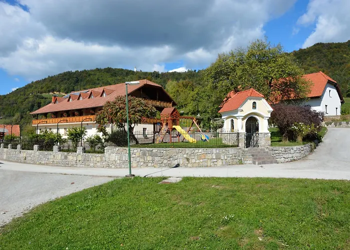 Πανσιόν Mocivnik 3*