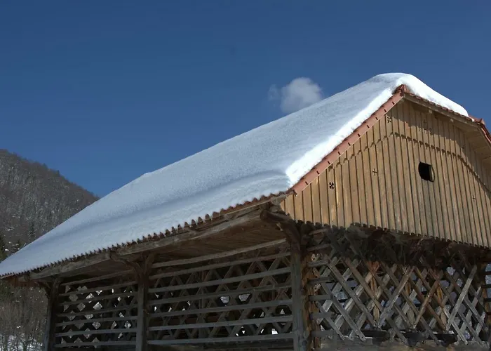 Mocivnik Πανσιόν Okroglice